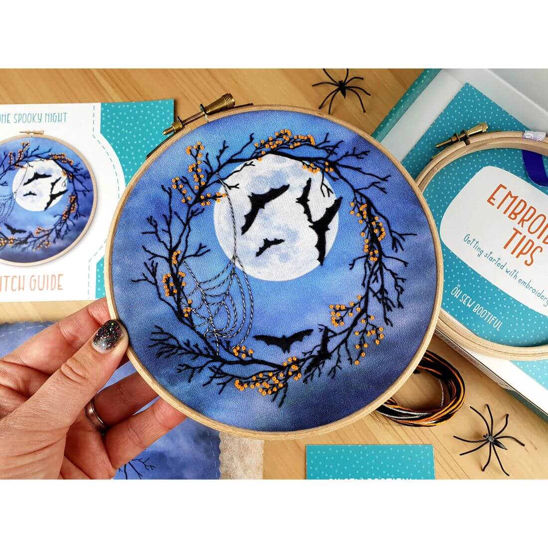 Broderisett med broderiring "Spooky Night Halloween"