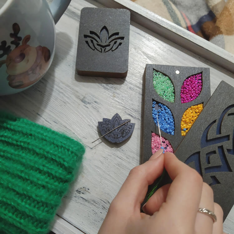 Oppbevaring for nåler "Blå blomst"